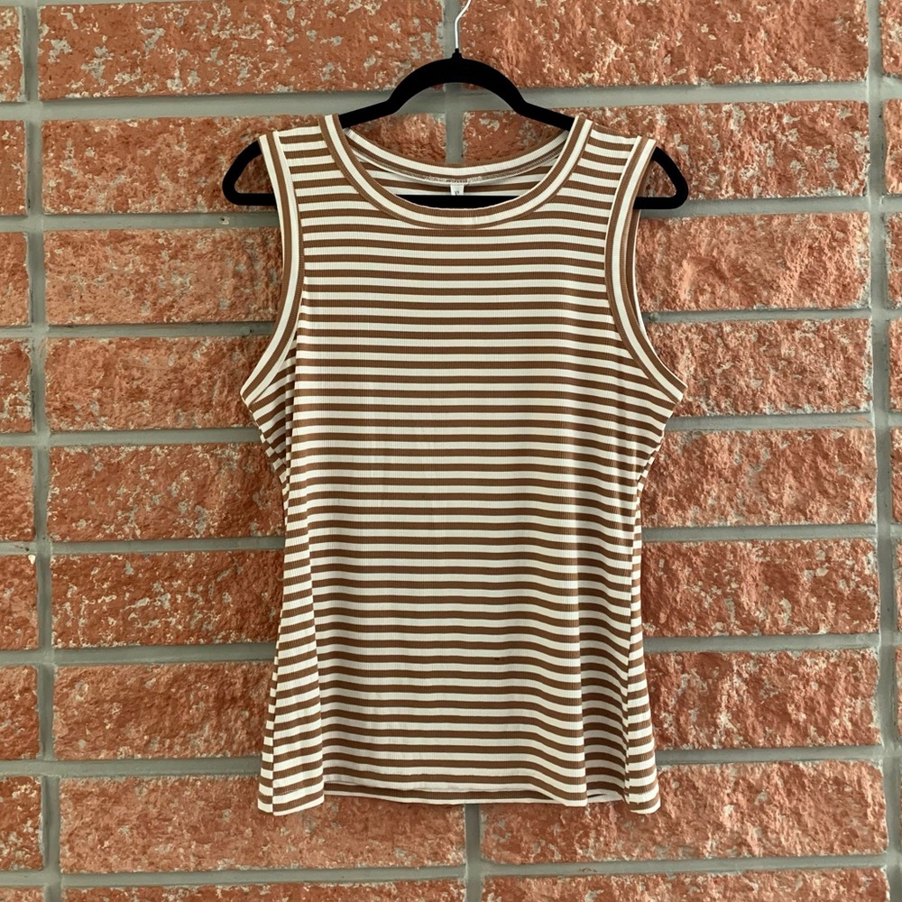 🌟 brown & white stripped tank top